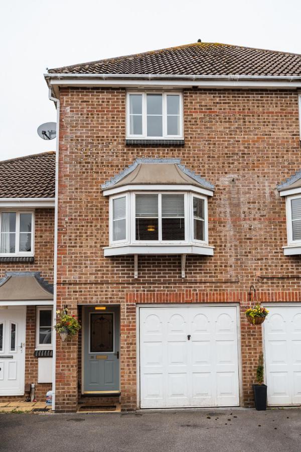 Vila Beautiful Town House With Private Garden And Patio Canford Magna Exteriér fotografie