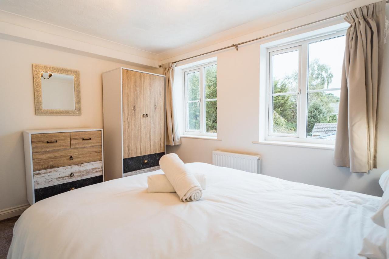 Vila Beautiful Town House With Private Garden And Patio Canford Magna Exteriér fotografie