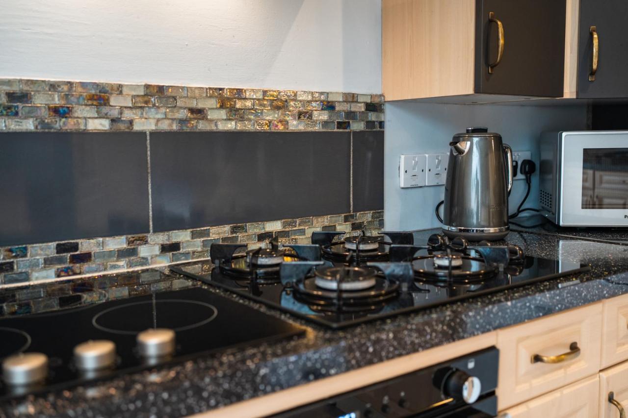 Vila Beautiful Town House With Private Garden And Patio Canford Magna Exteriér fotografie