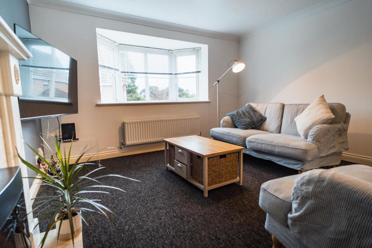 Vila Beautiful Town House With Private Garden And Patio Canford Magna Exteriér fotografie
