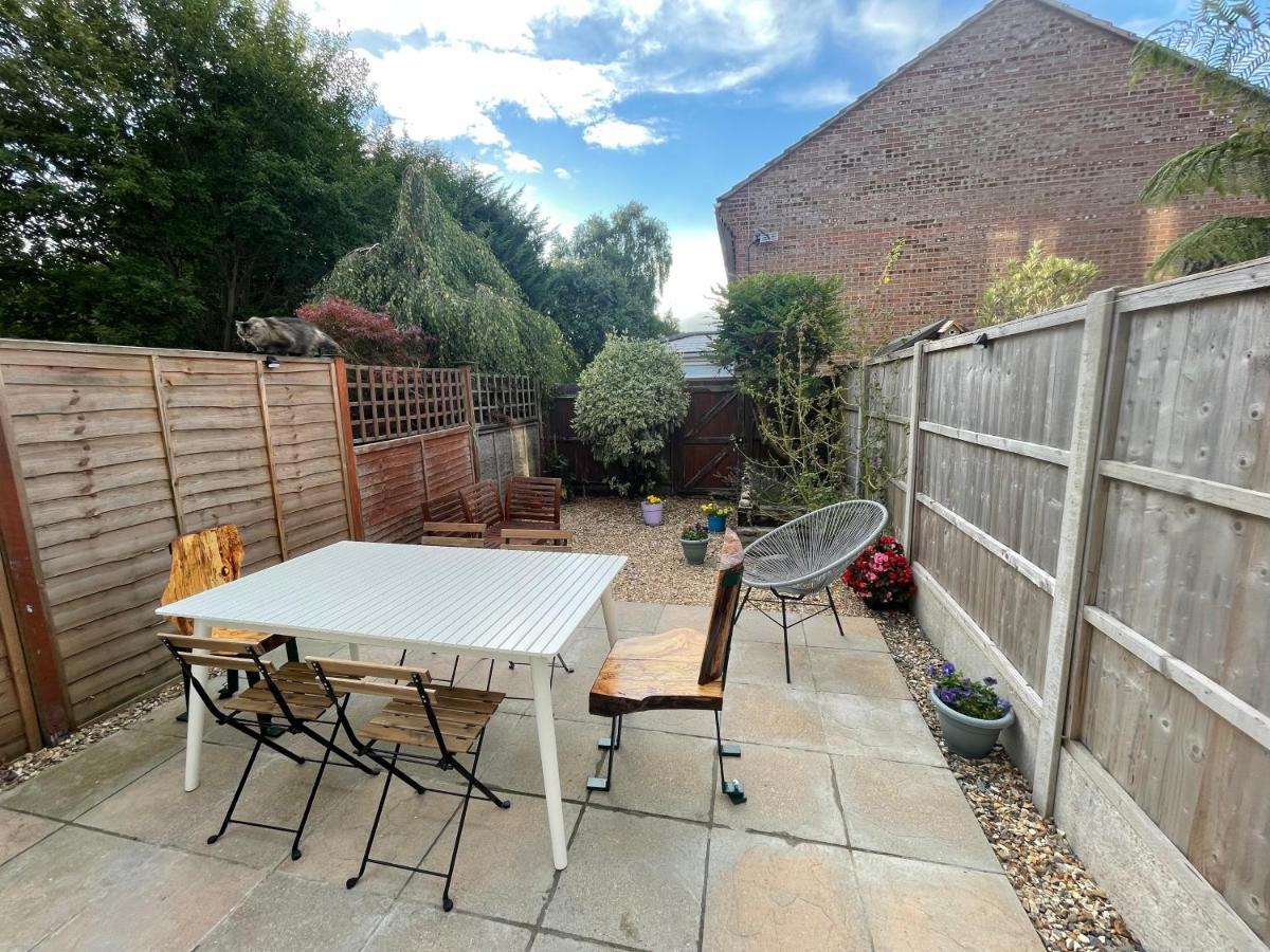 Vila Beautiful Town House With Private Garden And Patio Canford Magna Exteriér fotografie